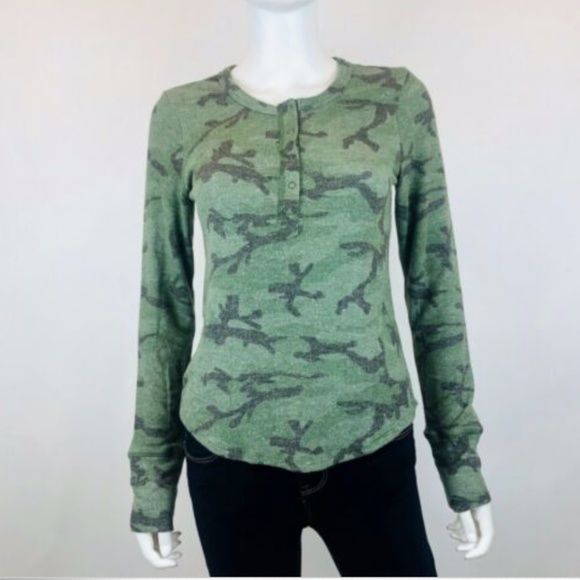 Red Haute Green Camo Print Henley Top - Picture 2 of 5